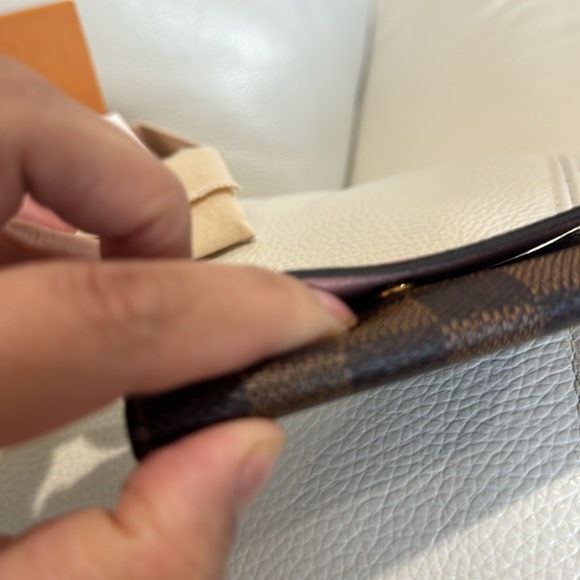 Authentic LV 6 Key holder! Damier ebene with pink inside! - Picture 13 of 17